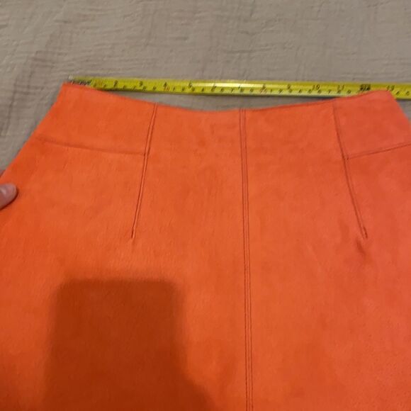 H&M suede coral skirt. Size 4 . New. - Picture 7 of 7